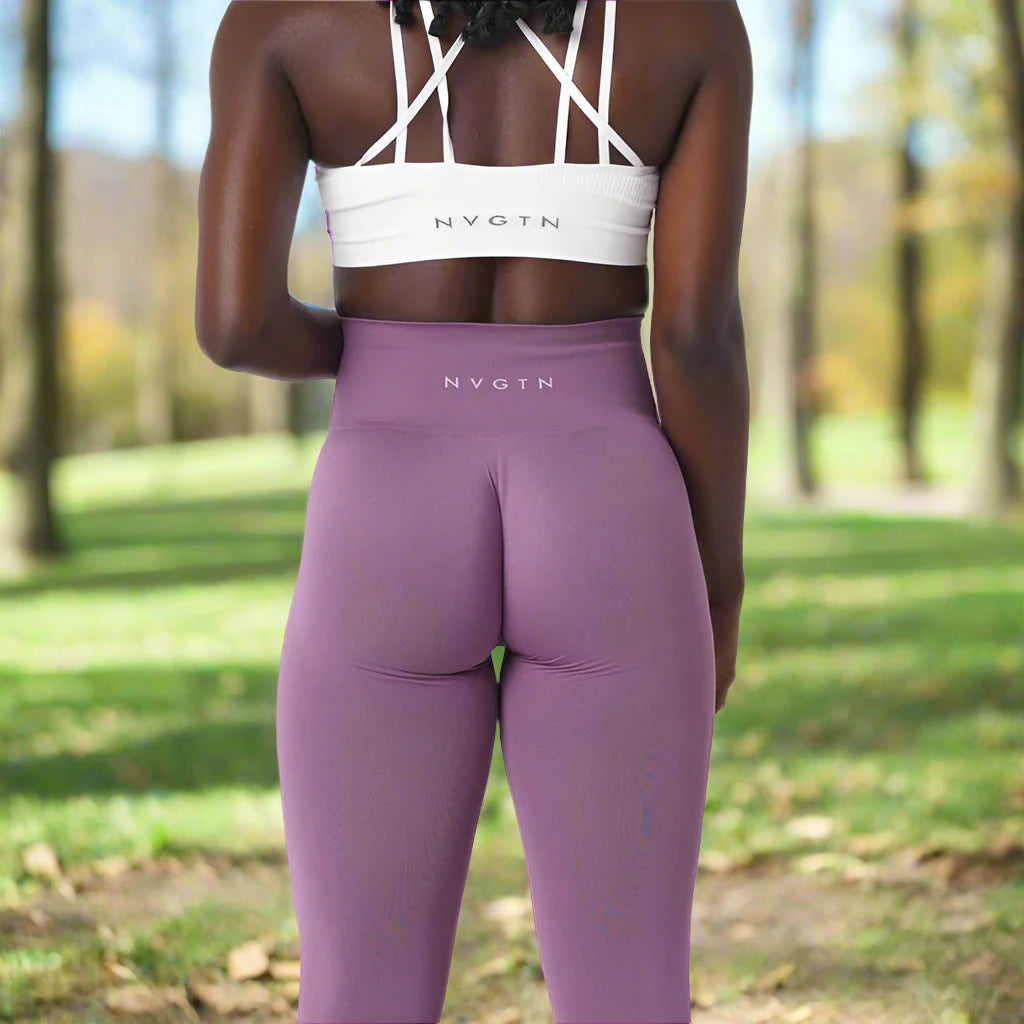 These lilac high-waisted workout tights offer a smooth, supportive fit, perfect for any activity. Made with stretchy, breathable fabric, they combine comfort and style for workouts or leisure.